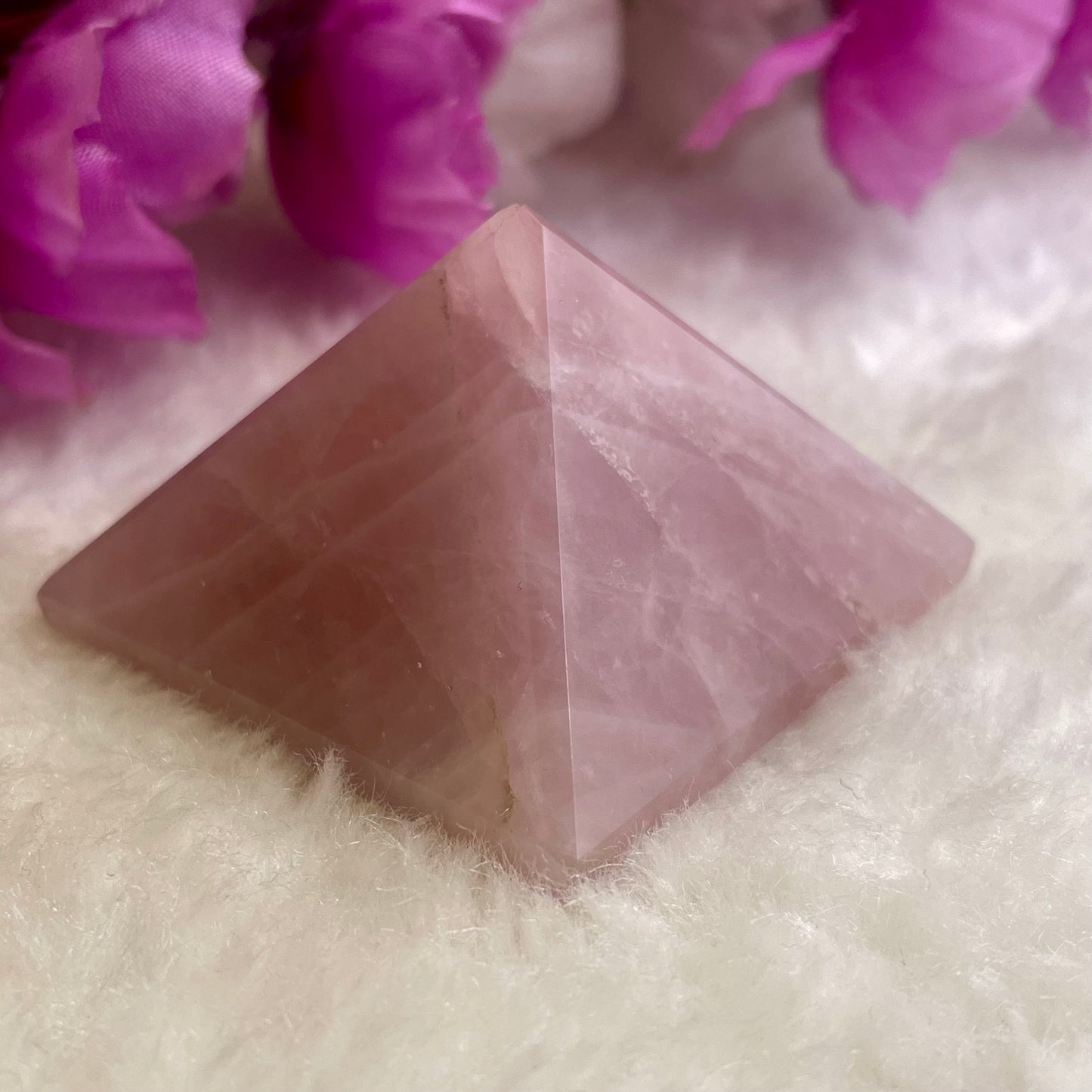 Rose quartz Pyramid - 80-90 grams