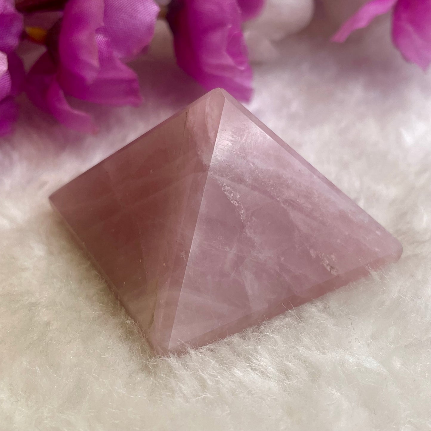 Rose quartz Pyramid - 80-90 grams