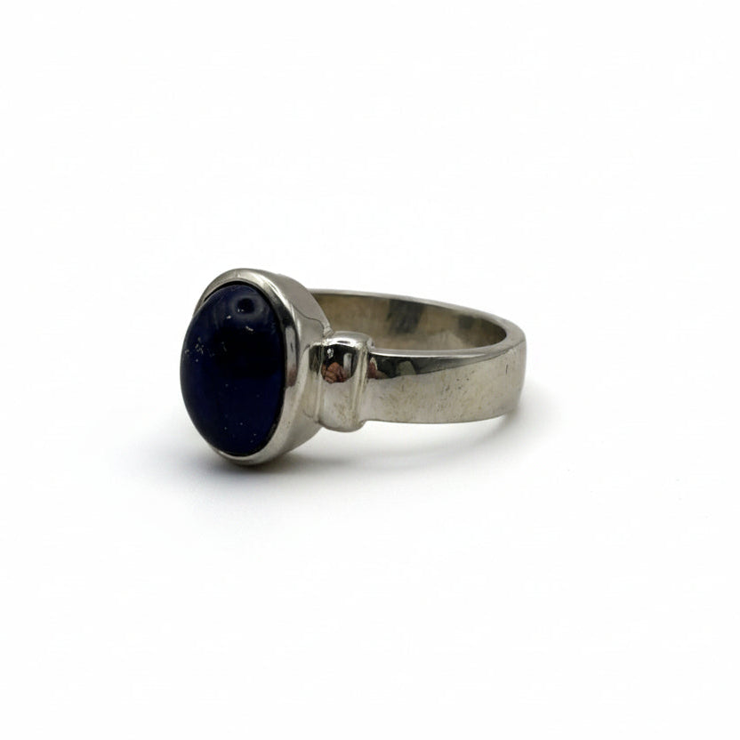 Silver ring with a lapiz lazuli gemstone on a gray background