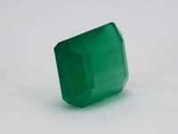 8.86 Carat Green Onyx (Chalcedony Stone) - Natural & Lab-Certified  06/08 - 27