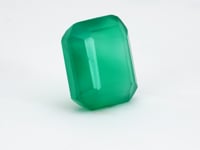 7.79 Carat Green Onyx (Chalcedony Stone) - Natural & Lab-Certified  06/08 - 30