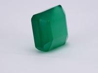 7.94 Carat Green Onyx (Chalcedony Stone) - Natural & Lab-Certified  05/08 - 6